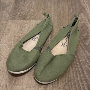 Green women’s flats